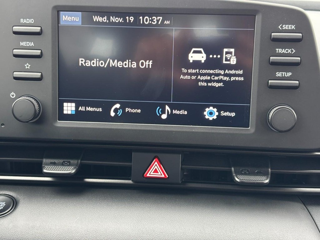 Hyundai Elantra Vehicle Full-screen Gallery Image 08