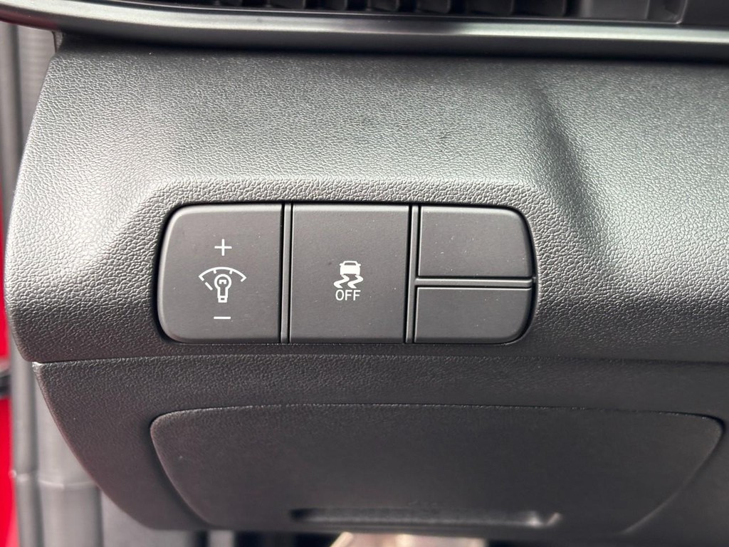 Hyundai Elantra Vehicle Full-screen Gallery Image 11