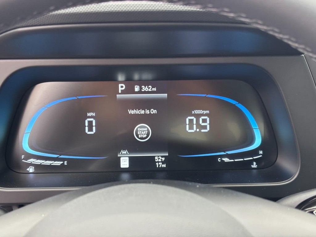Hyundai Elantra Vehicle Full-screen Gallery Image 14