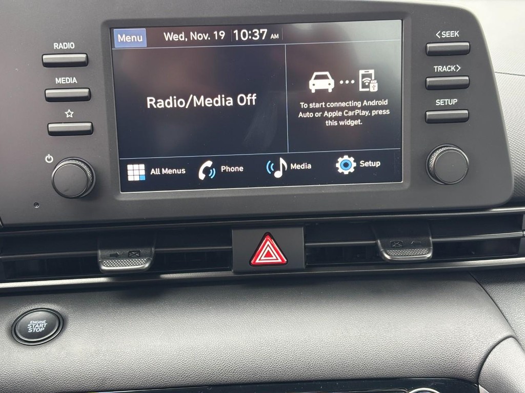 Hyundai Elantra Vehicle Full-screen Gallery Image 15