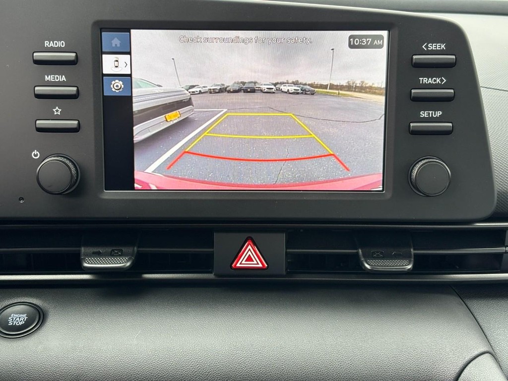 Hyundai Elantra Vehicle Full-screen Gallery Image 16