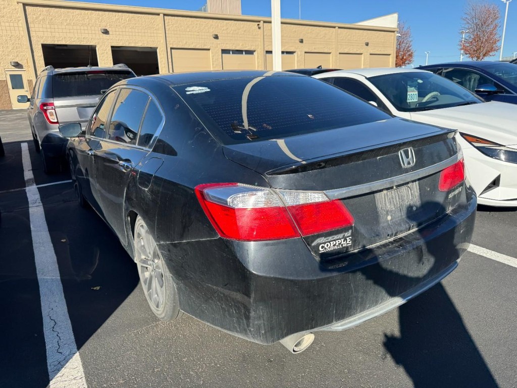 Honda Accord Sedan Vehicle Full-screen Gallery Image 04