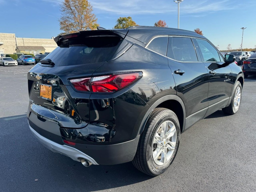 Chevrolet Blazer Vehicle Full-screen Gallery Image 03