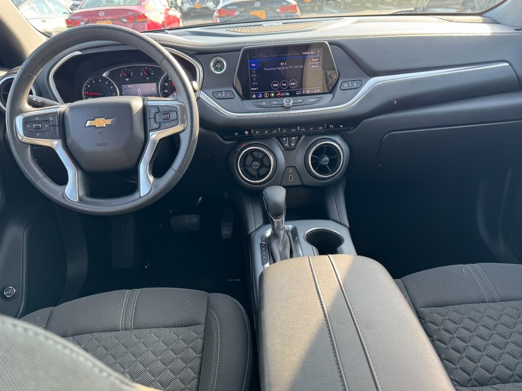 Chevrolet Blazer Vehicle Full-screen Gallery Image 11