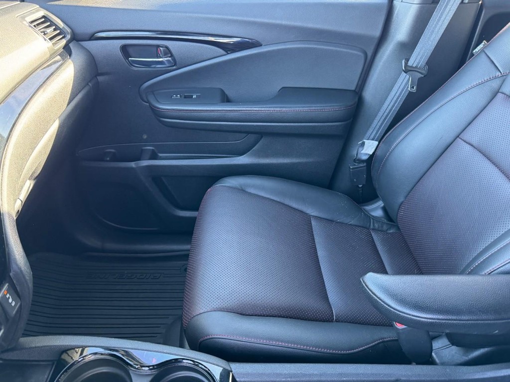 Honda Ridgeline Vehicle Full-screen Gallery Image 15