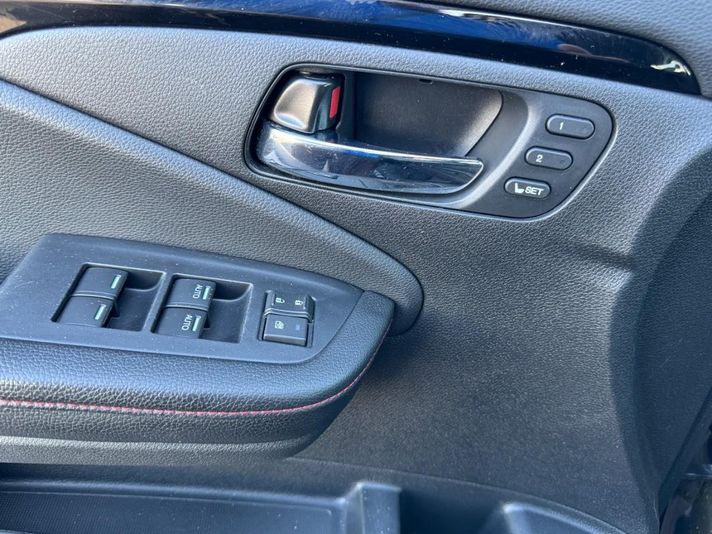 Honda Ridgeline Vehicle Full-screen Gallery Image 17