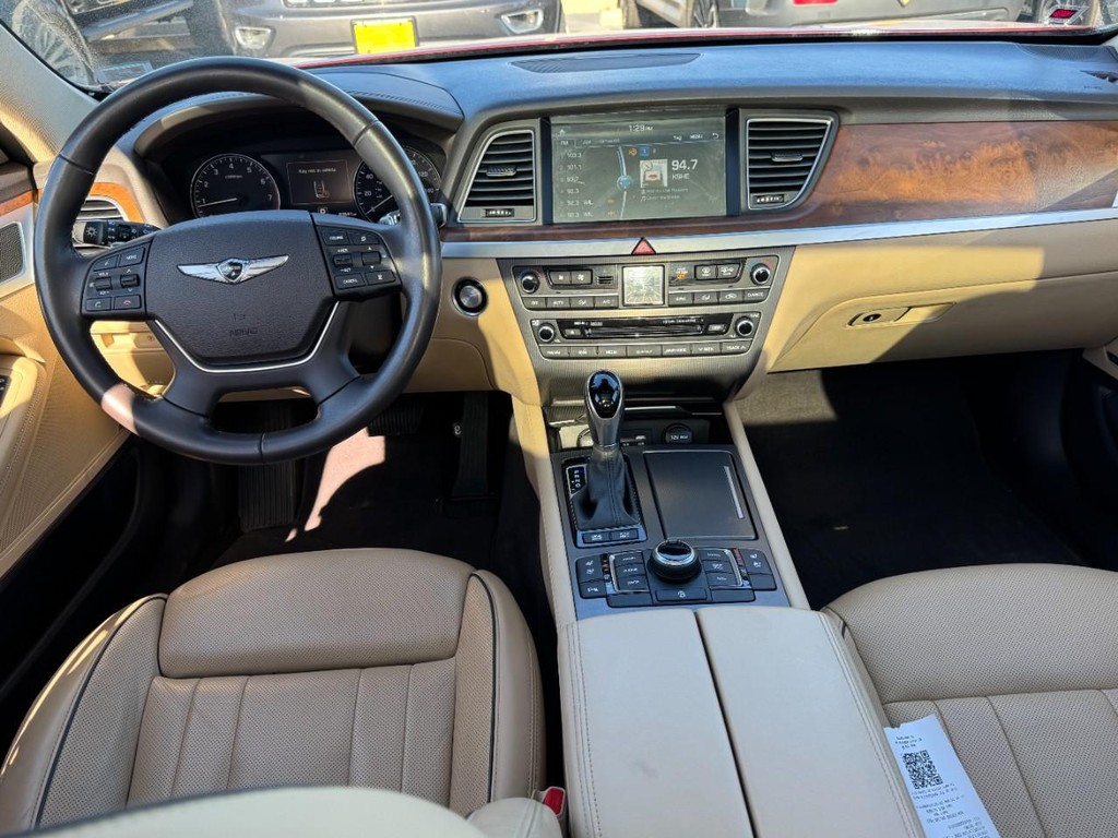 Genesis G80 Vehicle Full-screen Gallery Image 12