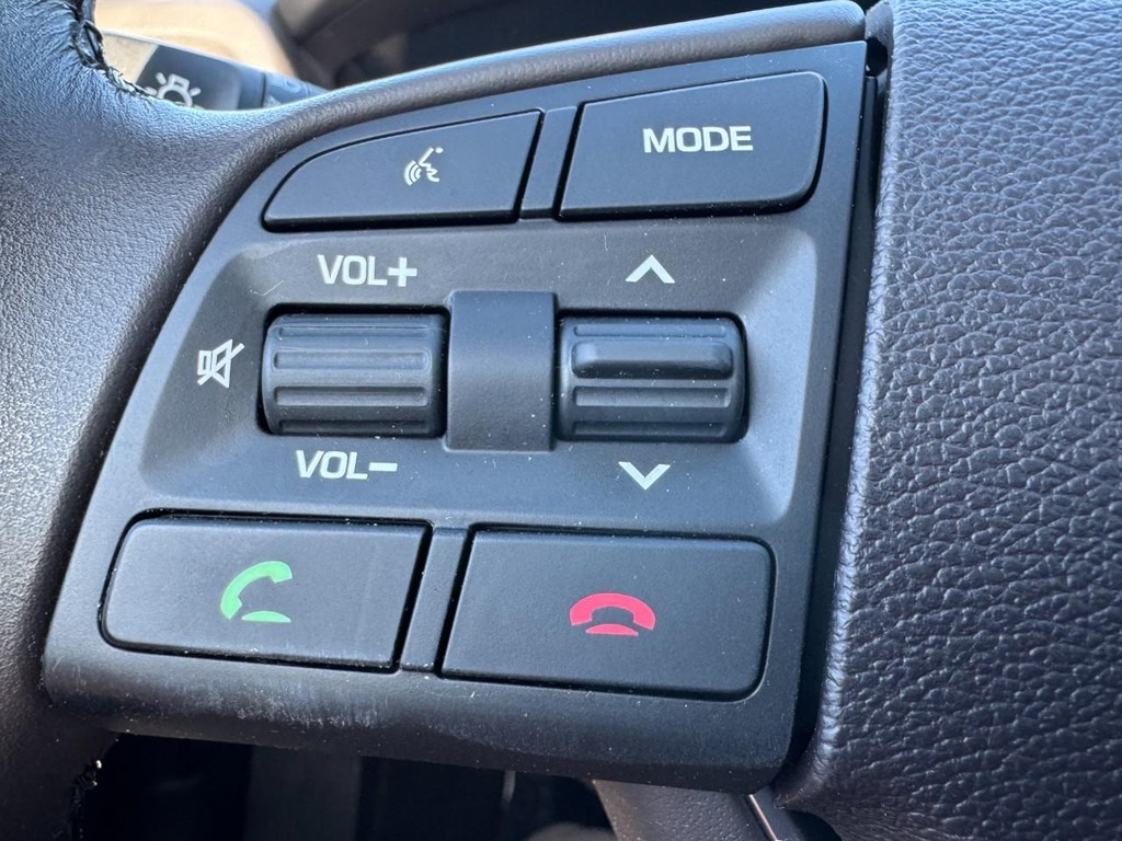 Genesis G80 Vehicle Full-screen Gallery Image 18