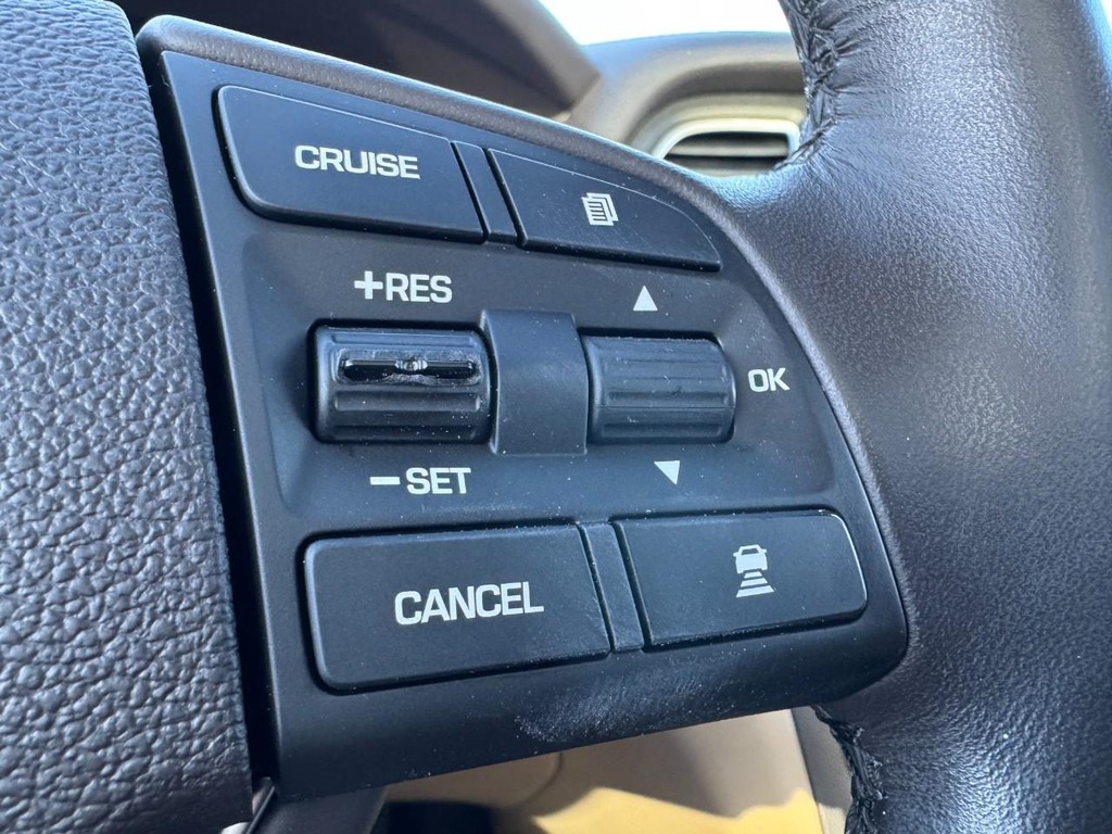 Genesis G80 Vehicle Full-screen Gallery Image 19