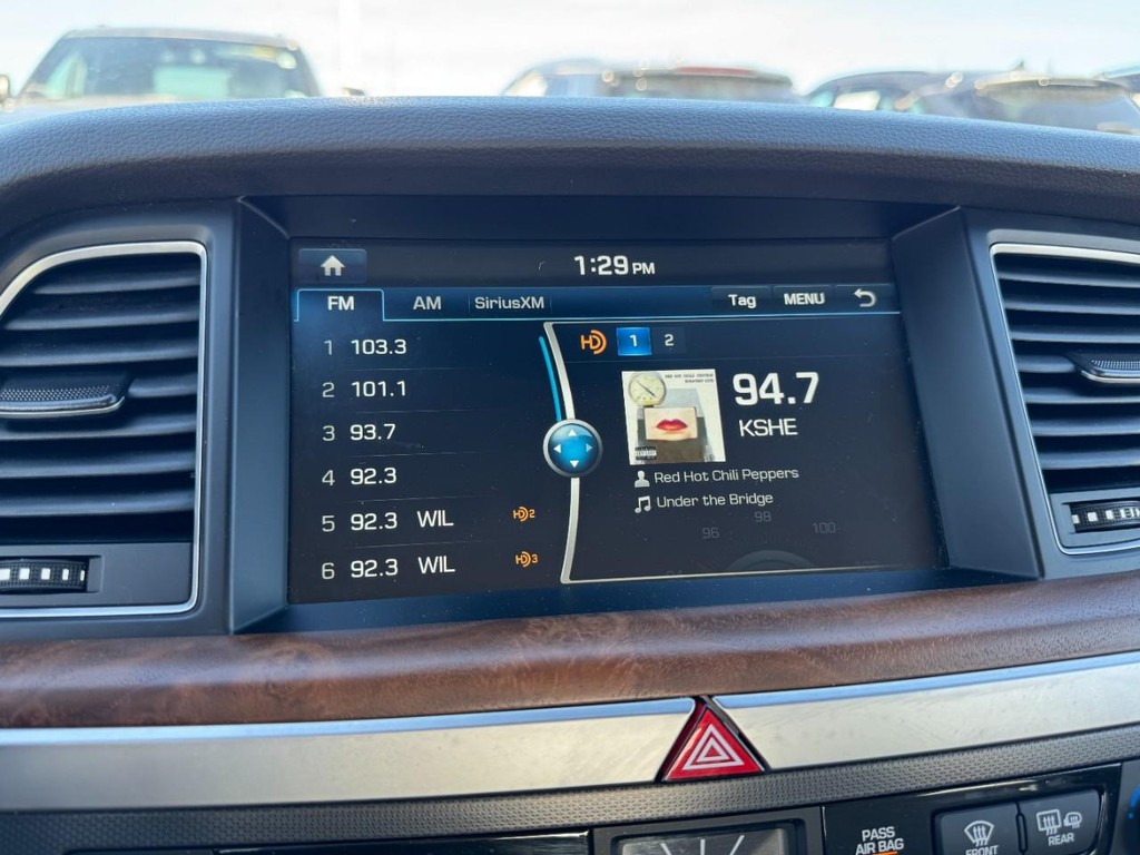 Genesis G80 Vehicle Full-screen Gallery Image 21