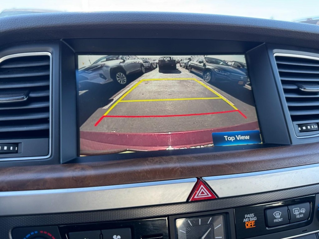 Genesis G80 Vehicle Full-screen Gallery Image 23