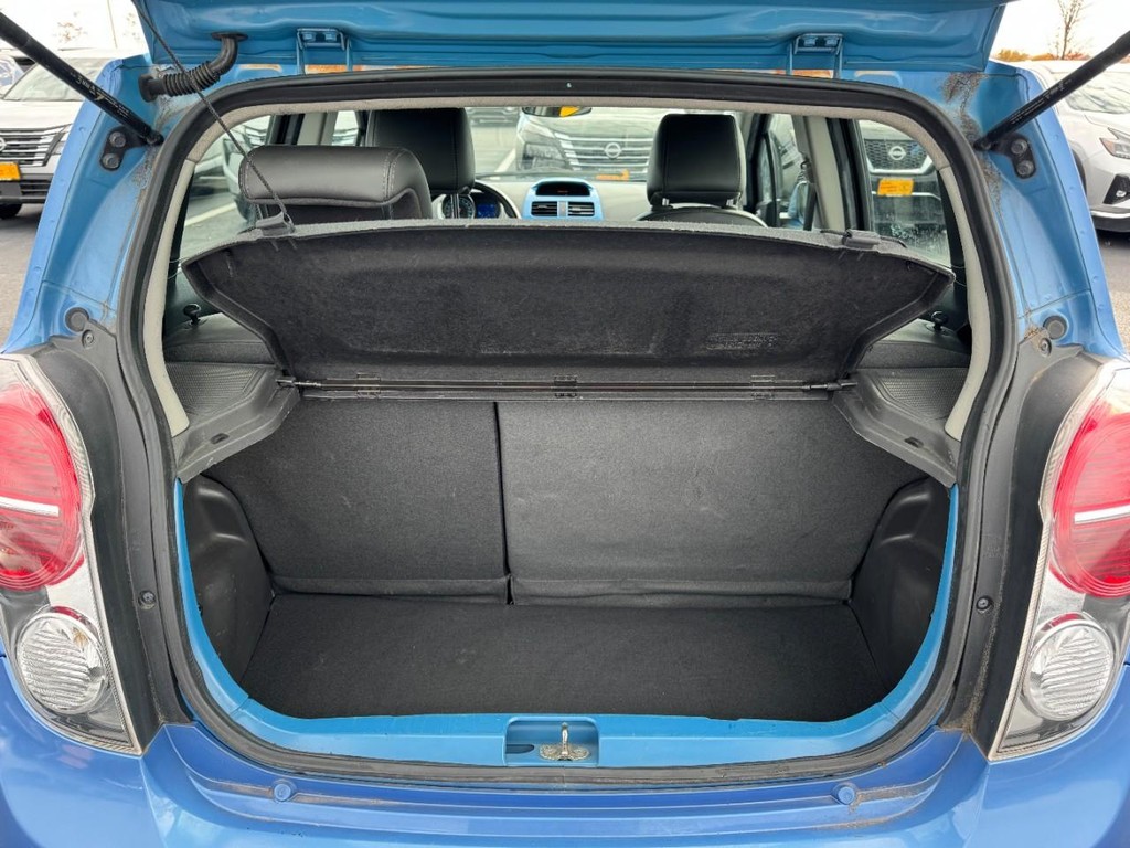 Chevrolet Spark Vehicle Full-screen Gallery Image 07