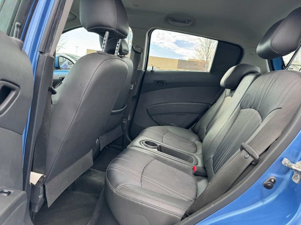 Chevrolet Spark Vehicle Full-screen Gallery Image 11