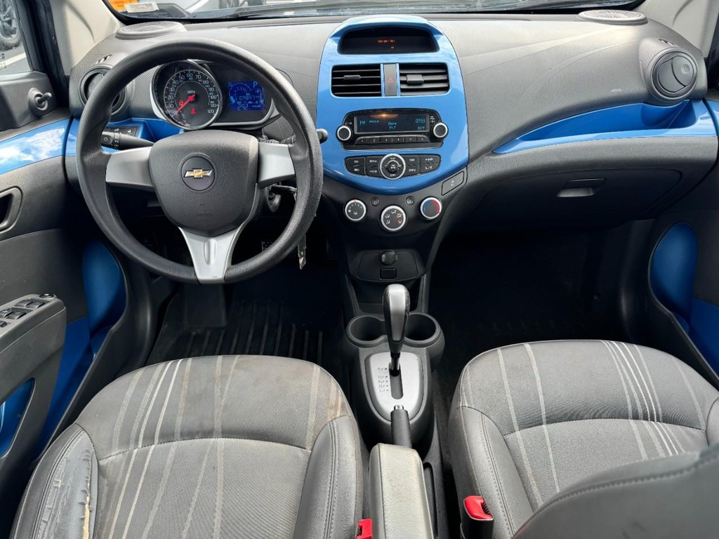 Chevrolet Spark Vehicle Full-screen Gallery Image 12