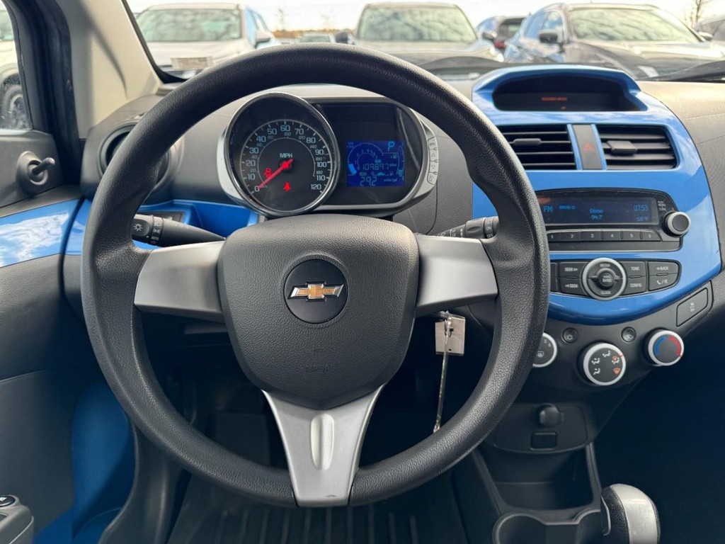 Chevrolet Spark Vehicle Full-screen Gallery Image 13
