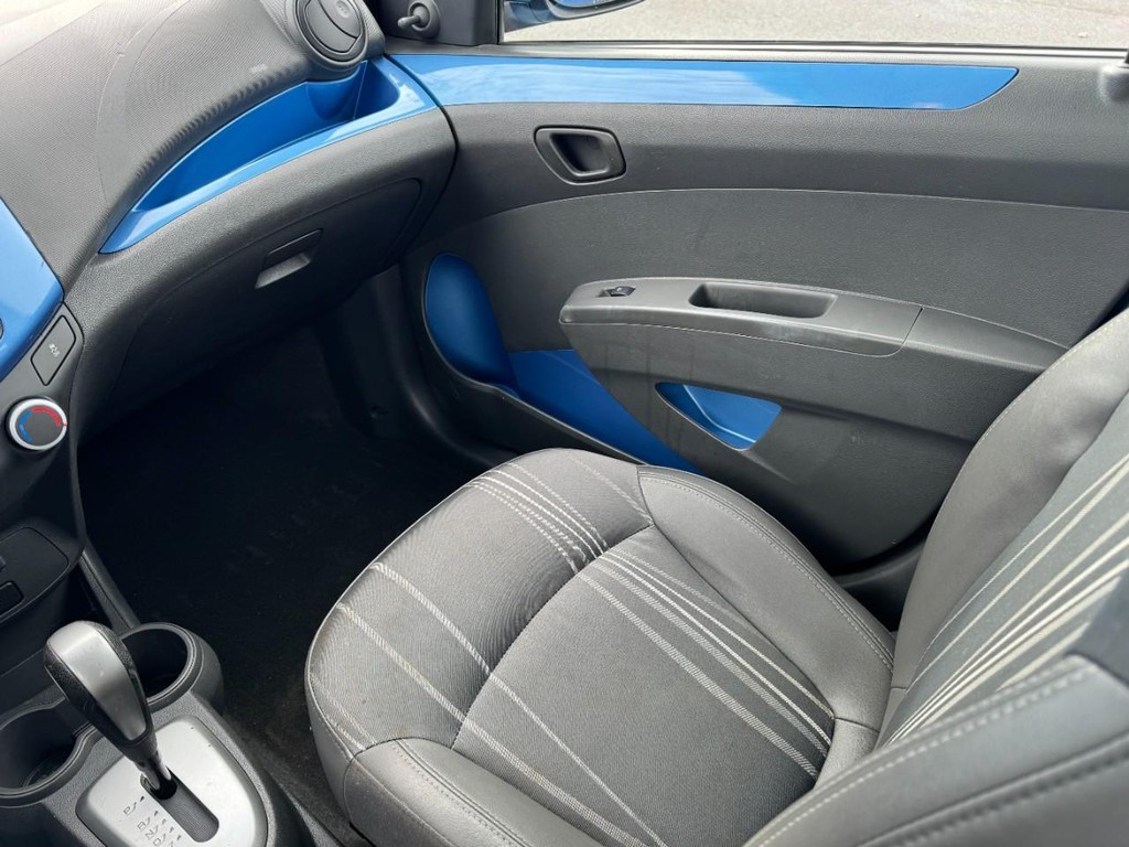 Chevrolet Spark Vehicle Full-screen Gallery Image 14