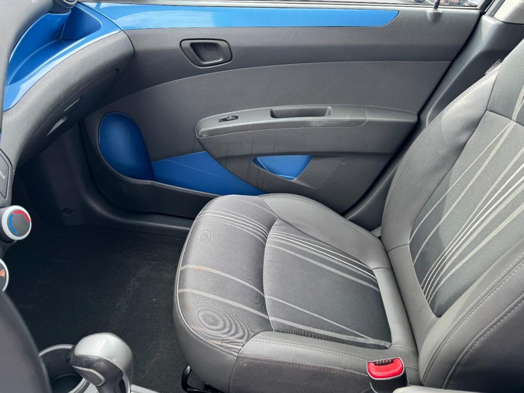 Chevrolet Spark Vehicle Full-screen Gallery Image 15