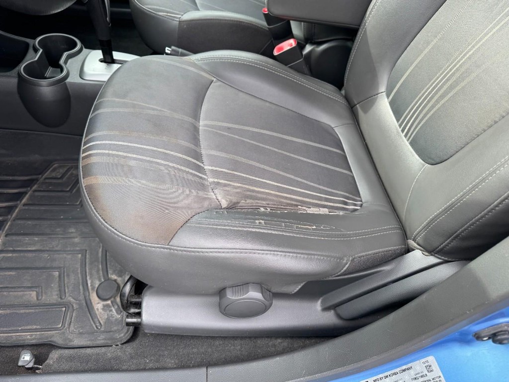 Chevrolet Spark Vehicle Full-screen Gallery Image 16