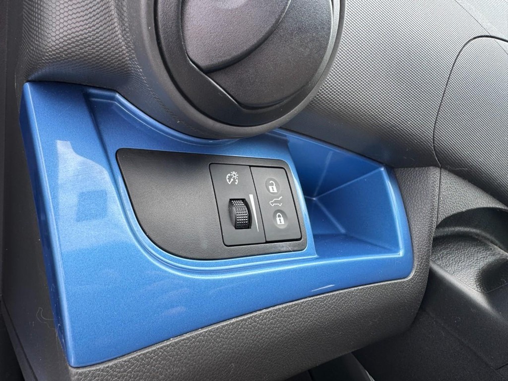 Chevrolet Spark Vehicle Full-screen Gallery Image 18