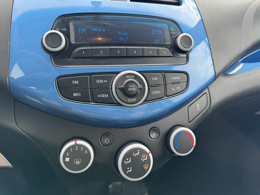 Chevrolet Spark Vehicle Full-screen Gallery Image 19