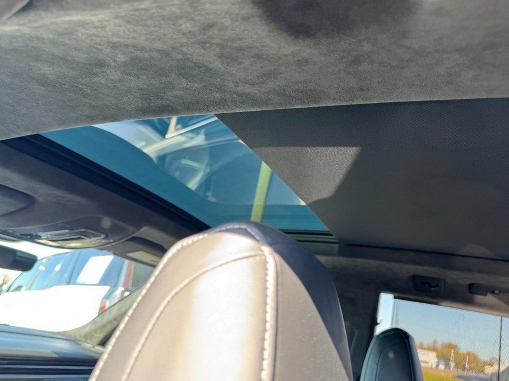 Audi SQ8 Vehicle Full-screen Gallery Image 09