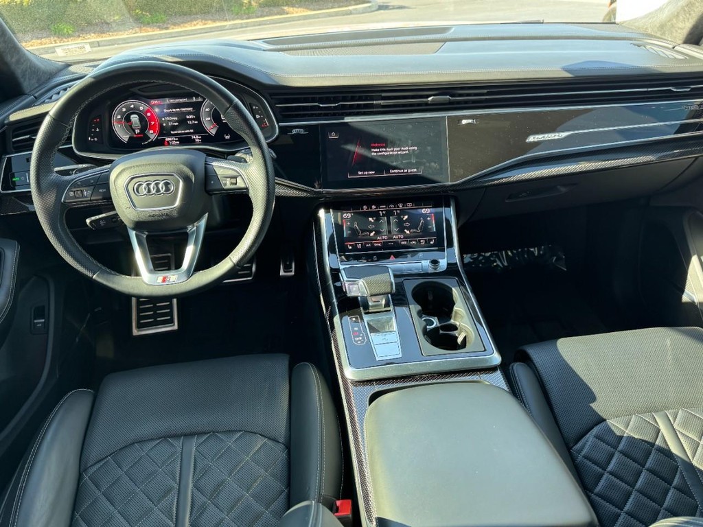 Audi SQ8 Vehicle Full-screen Gallery Image 11