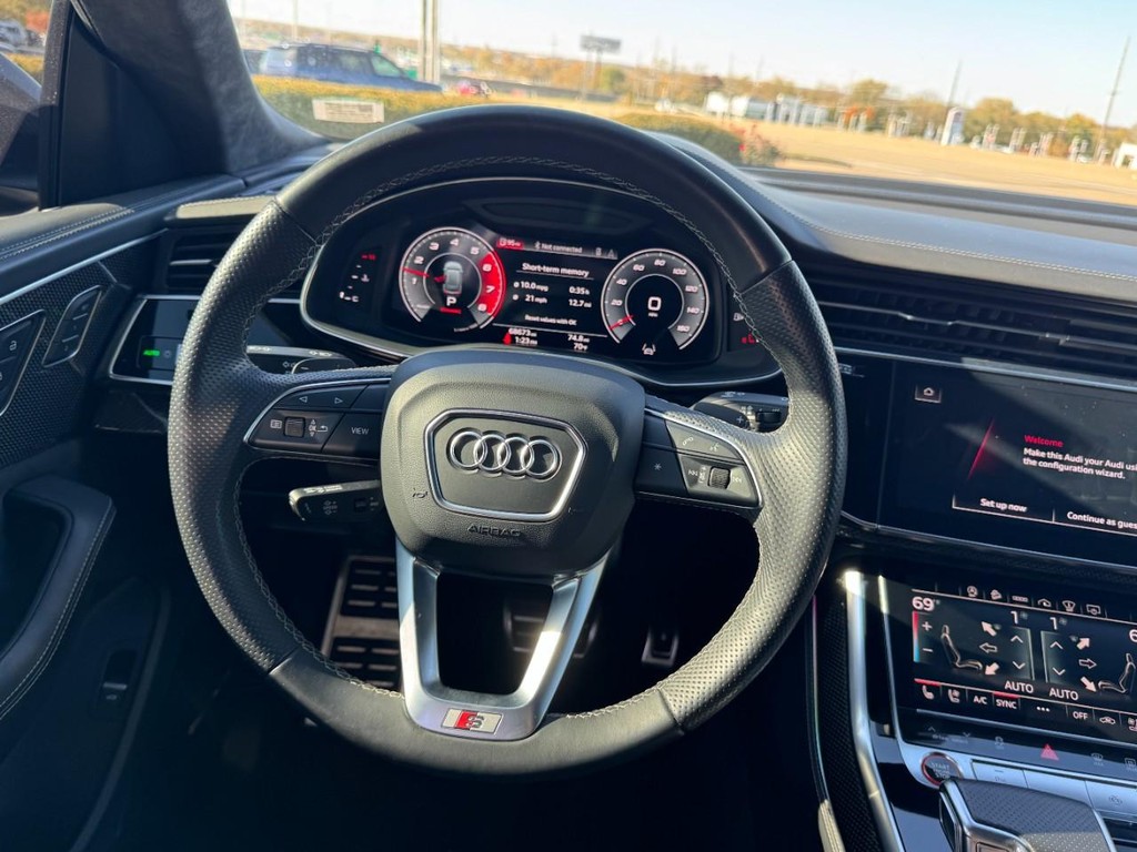 Audi SQ8 Vehicle Full-screen Gallery Image 12