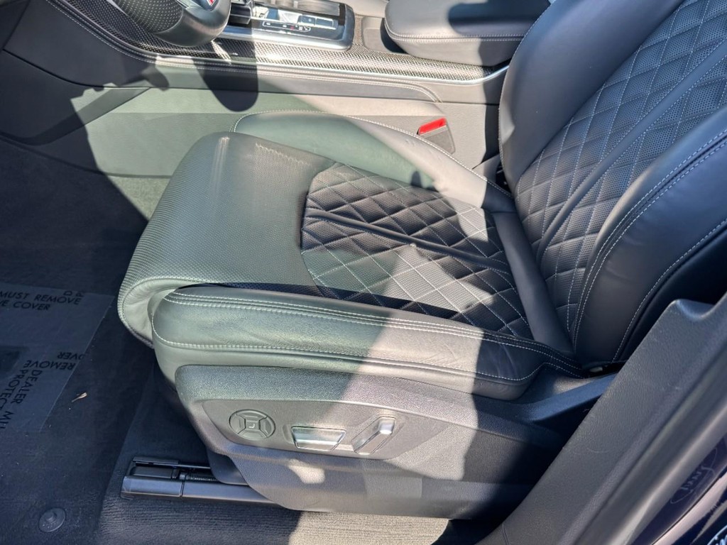 Audi SQ8 Vehicle Full-screen Gallery Image 14