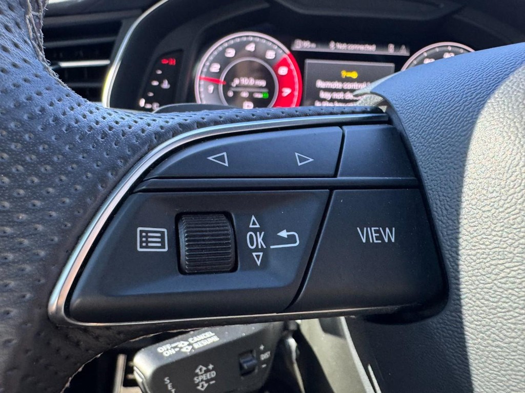 Audi SQ8 Vehicle Full-screen Gallery Image 16