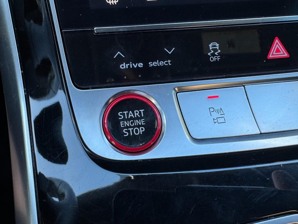 Audi SQ8 Vehicle Full-screen Gallery Image 22