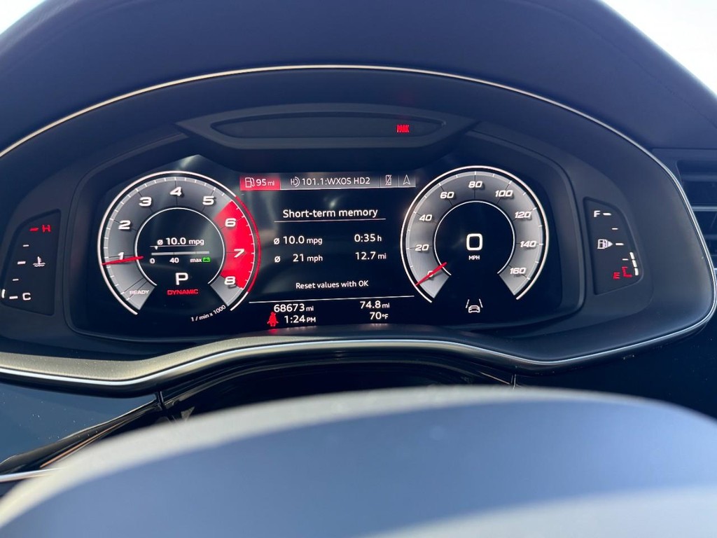 Audi SQ8 Vehicle Full-screen Gallery Image 23