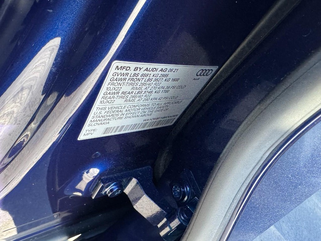 Audi SQ8 Vehicle Full-screen Gallery Image 24