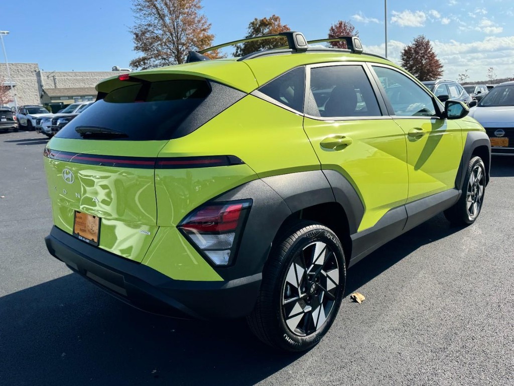 Hyundai Kona Vehicle Full-screen Gallery Image 03