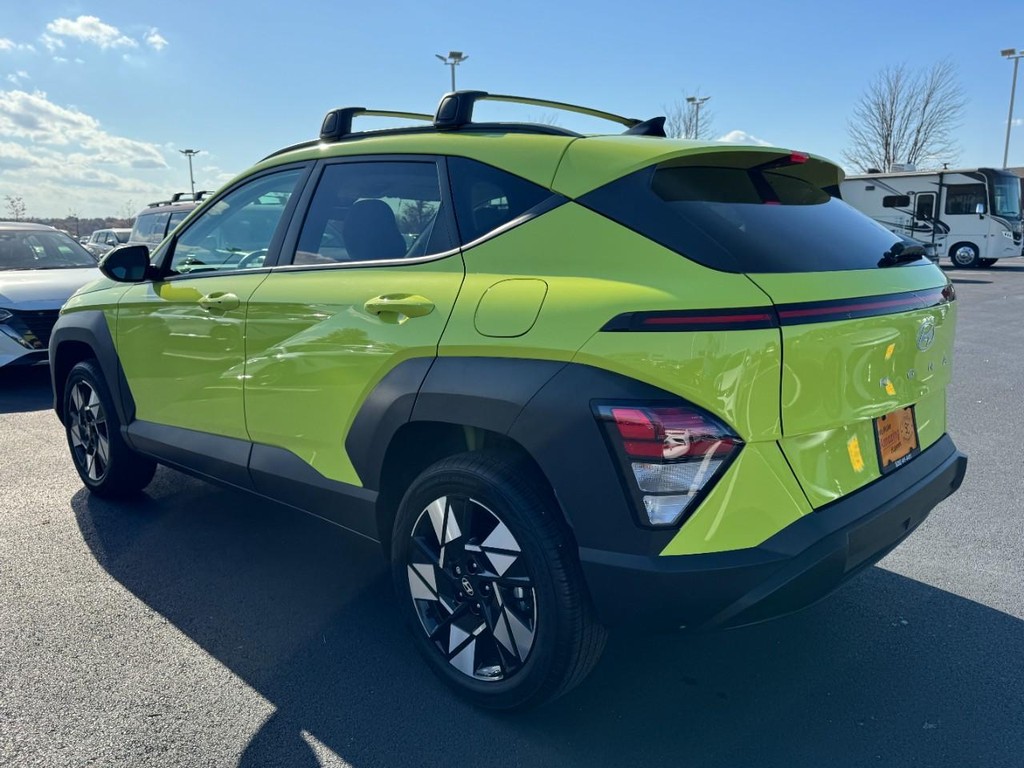Hyundai Kona Vehicle Full-screen Gallery Image 05