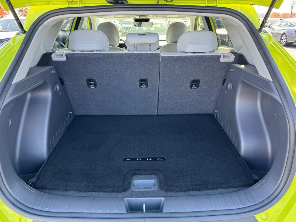 Hyundai Kona Vehicle Full-screen Gallery Image 06