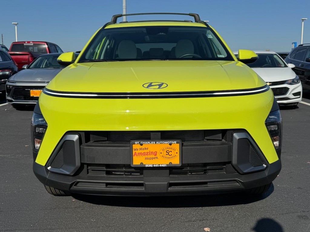 Hyundai Kona Vehicle Full-screen Gallery Image 09