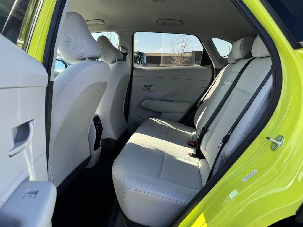 Hyundai Kona Vehicle Full-screen Gallery Image 10