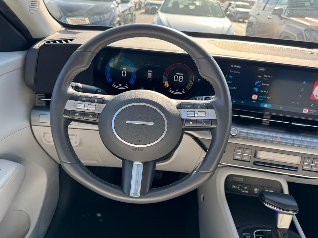 Hyundai Kona Vehicle Full-screen Gallery Image 12