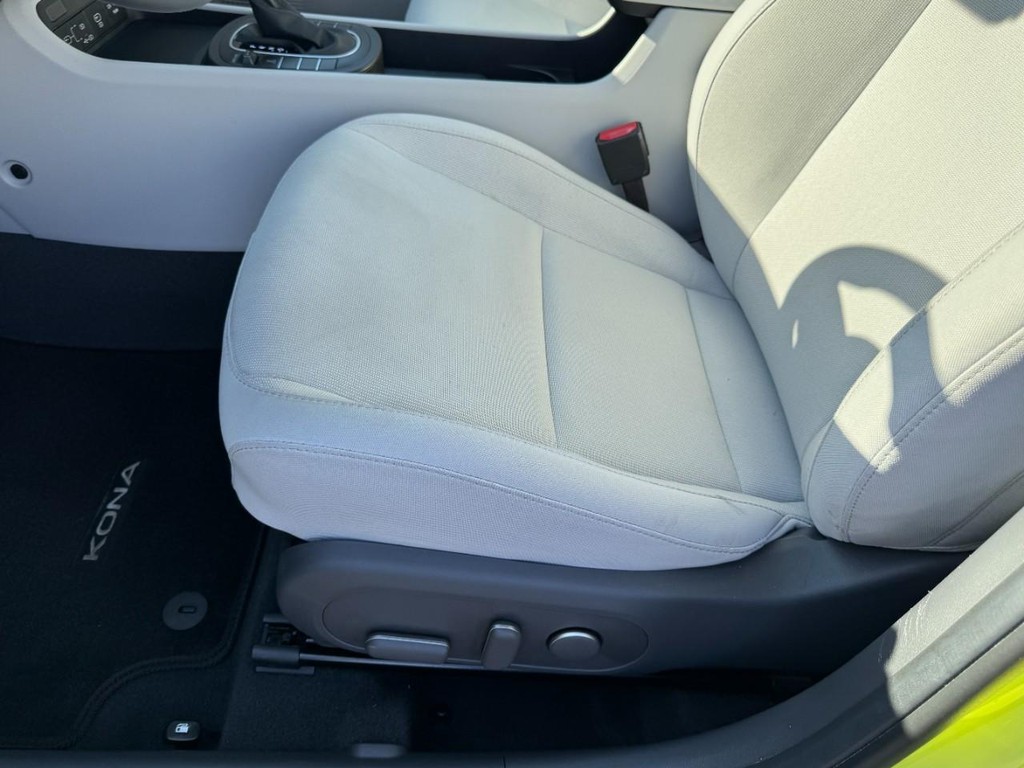 Hyundai Kona Vehicle Full-screen Gallery Image 14