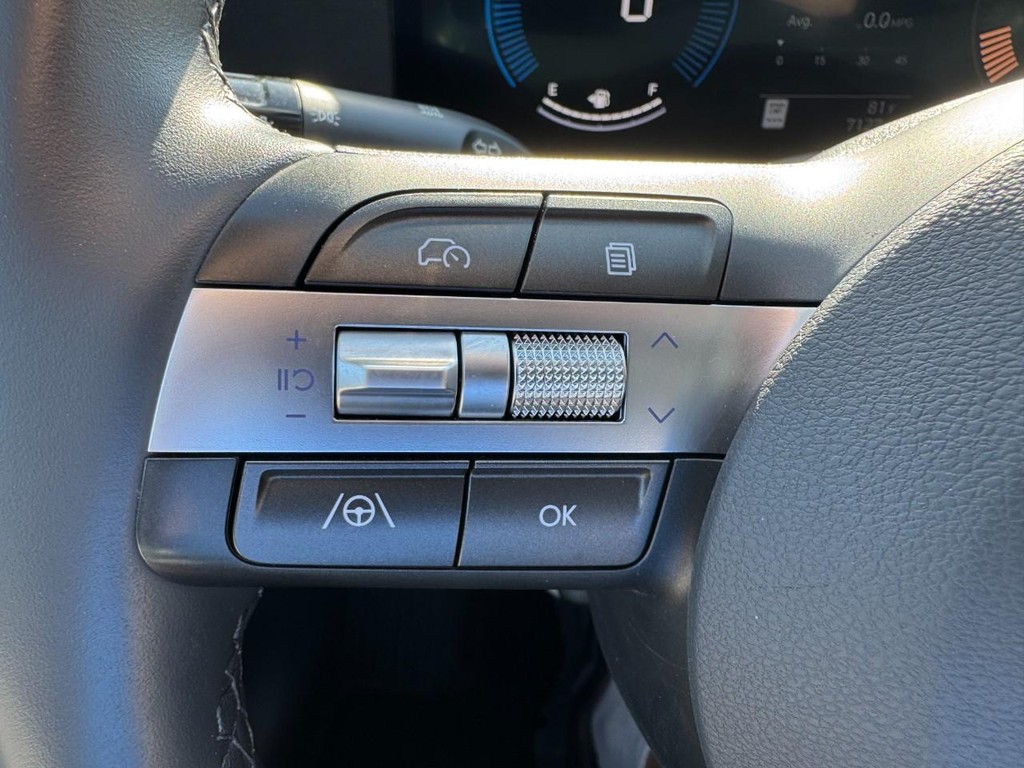 Hyundai Kona Vehicle Full-screen Gallery Image 16