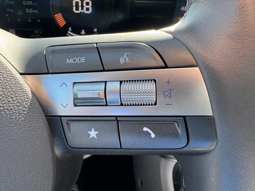 Hyundai Kona Vehicle Full-screen Gallery Image 17