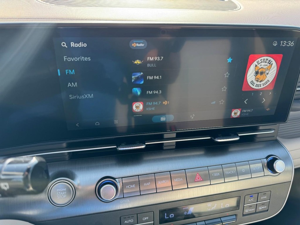 Hyundai Kona Vehicle Full-screen Gallery Image 19