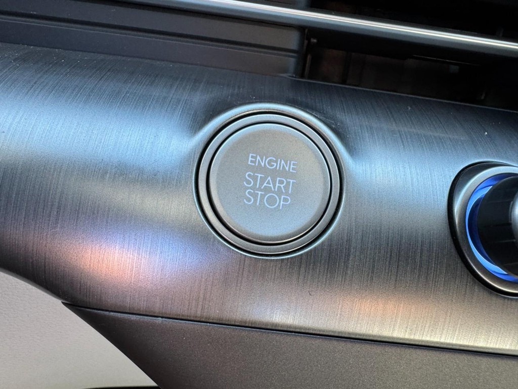 Hyundai Kona Vehicle Full-screen Gallery Image 21