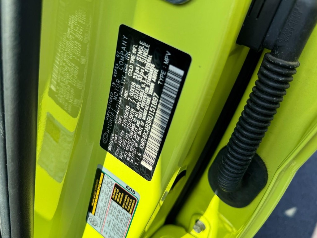 Hyundai Kona Vehicle Full-screen Gallery Image 23