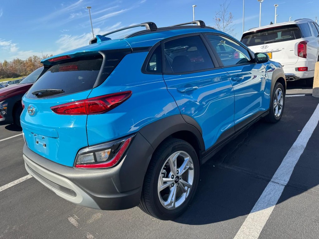 Hyundai Kona Vehicle Full-screen Gallery Image 03