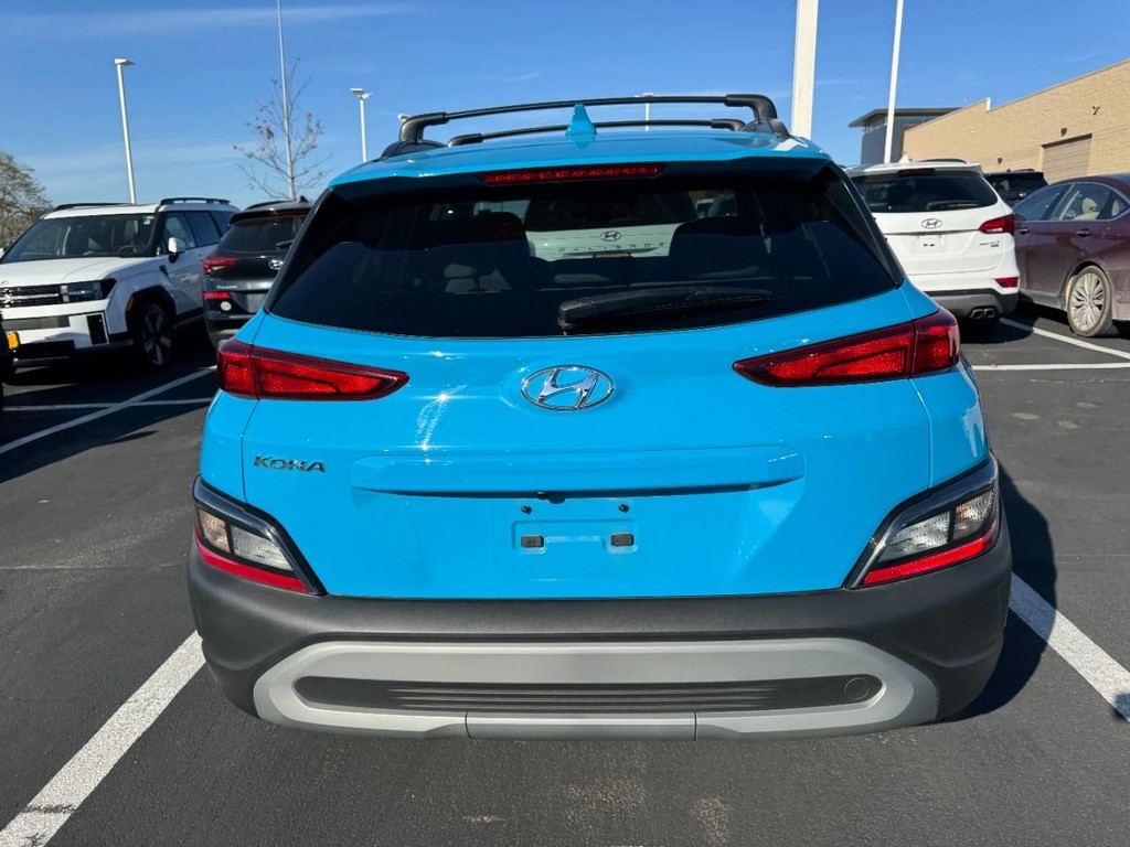 Hyundai Kona Vehicle Full-screen Gallery Image 04