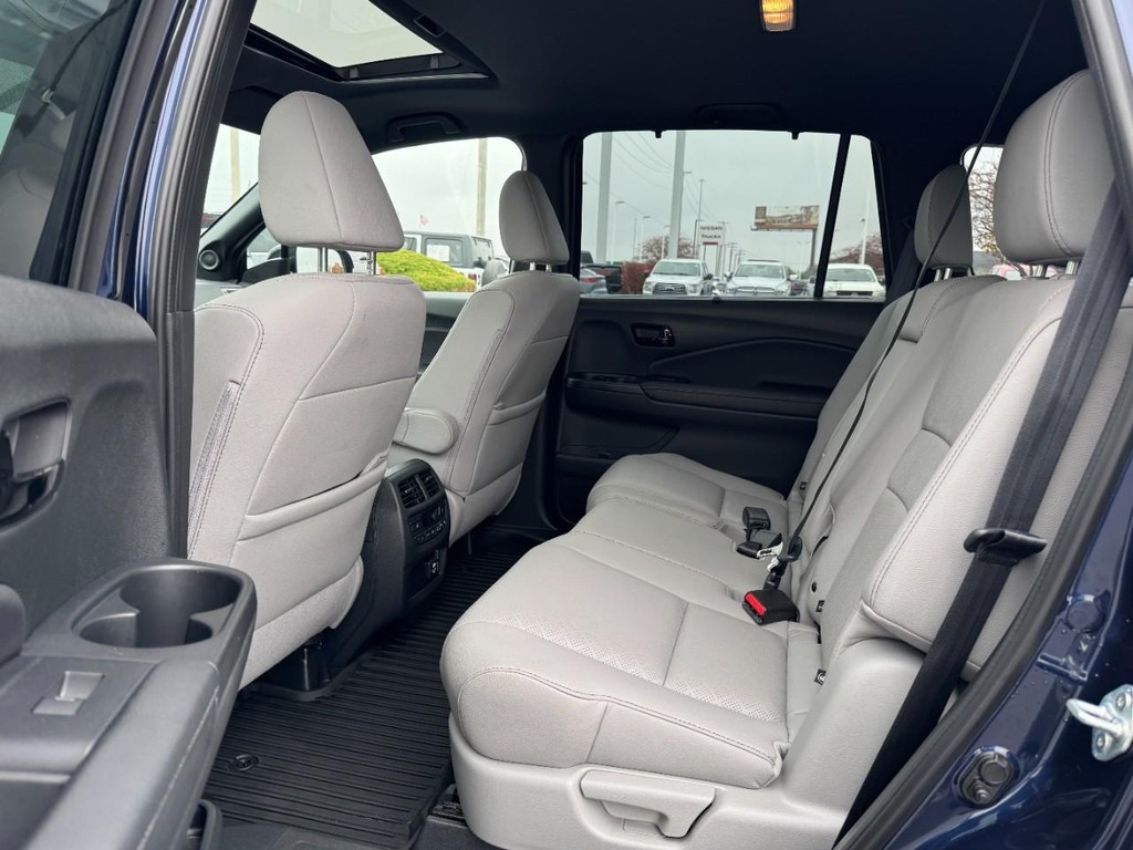 Honda Passport Vehicle Full-screen Gallery Image 10