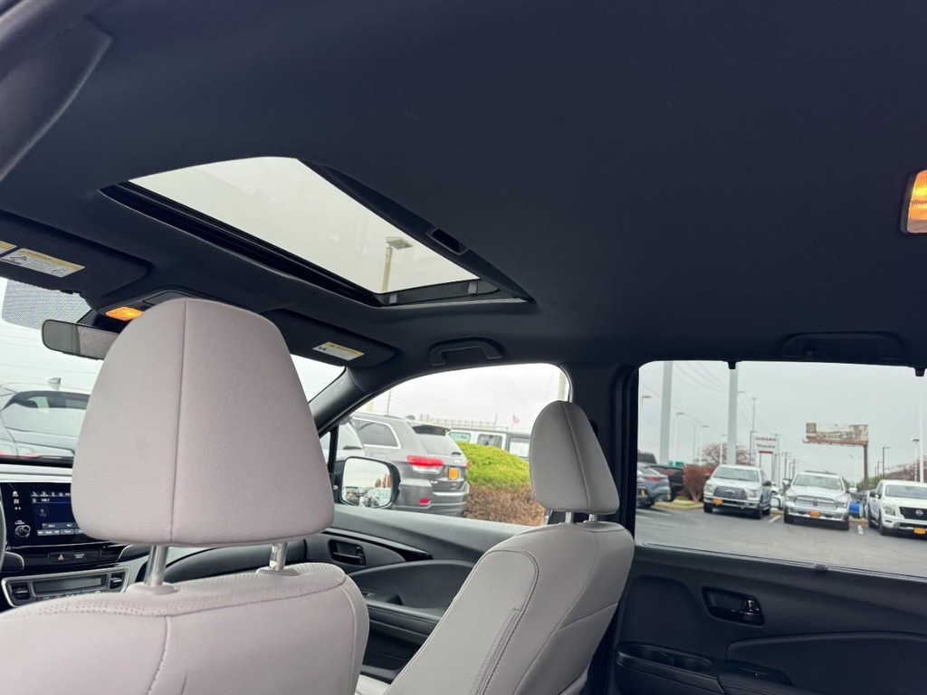 Honda Passport Vehicle Full-screen Gallery Image 11