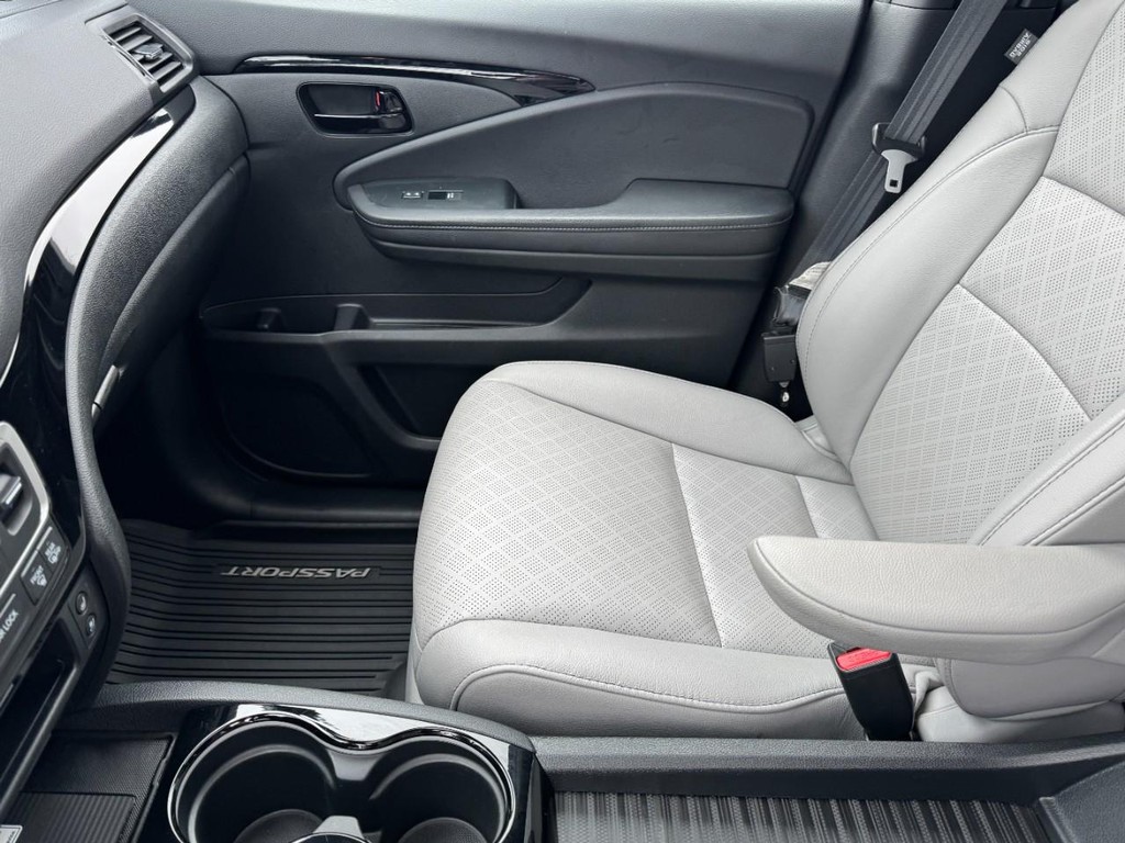 Honda Passport Vehicle Full-screen Gallery Image 15