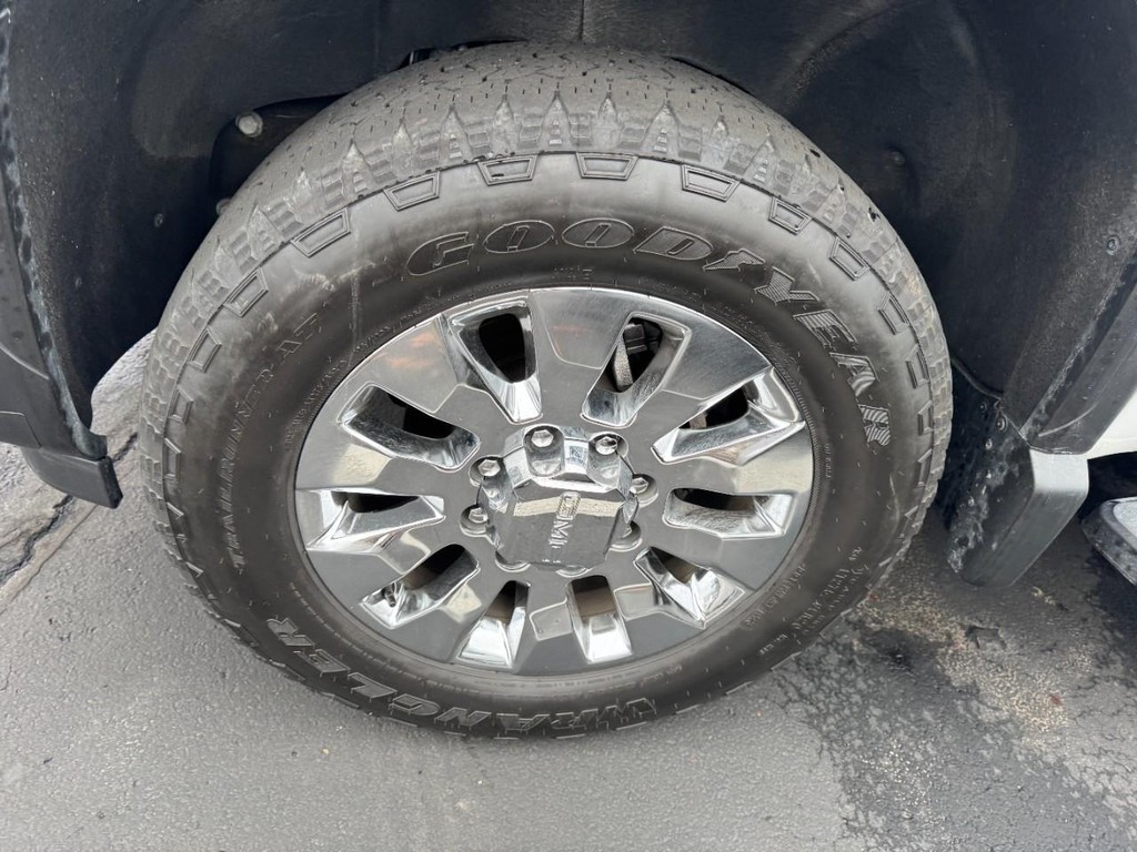 GMC Sierra 2500HD Vehicle Full-screen Gallery Image 04